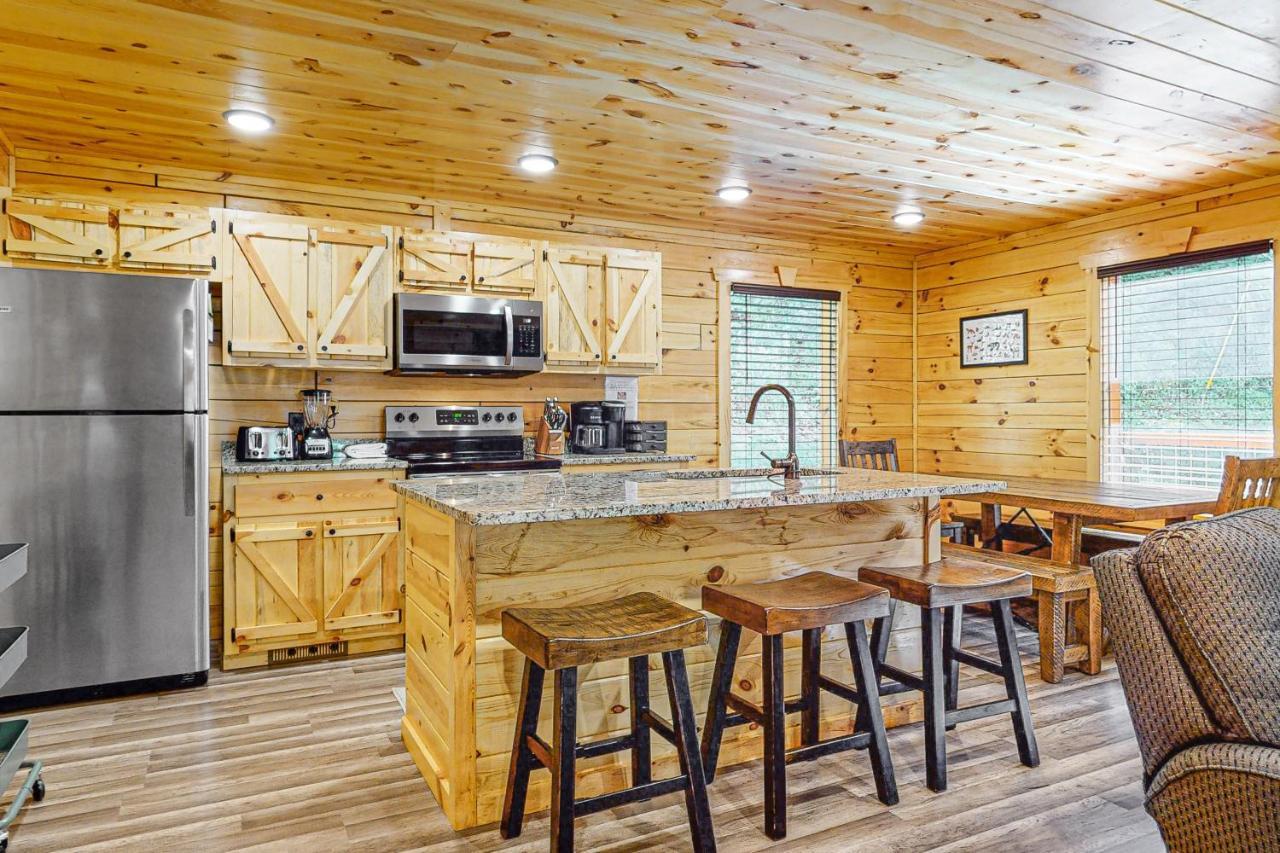 Villa Knotty Escape à Gatlinburg Extérieur photo